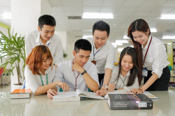 Phân Biệt Học Kỳ Và Học Phí Tại HUTECH
