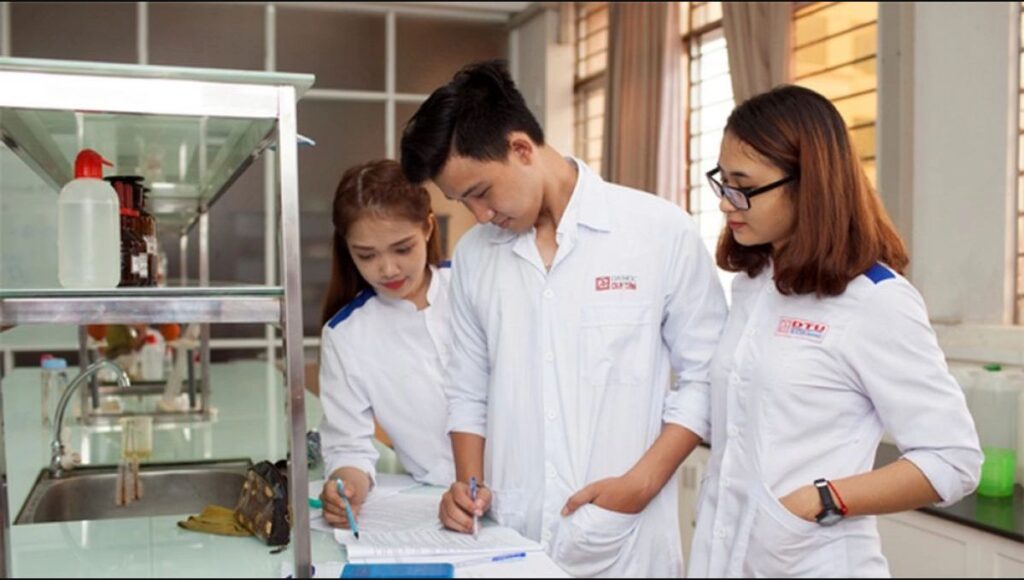 Mức lương của bác sĩ chuyên khoa 2